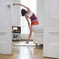 Vận động khi xem tivi giúp giảm cân hiệu quả